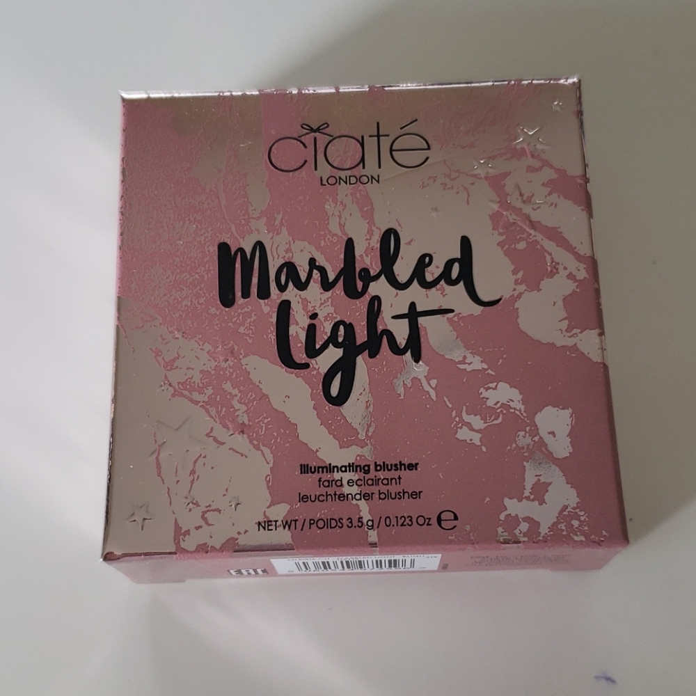 Illuminating blusher